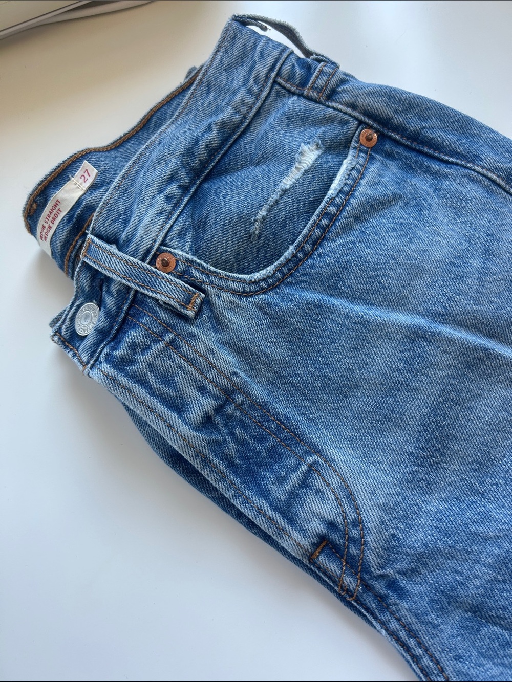Levi's Distressed Blue High-Rise Women’s Jeans - Picture 2 of 4